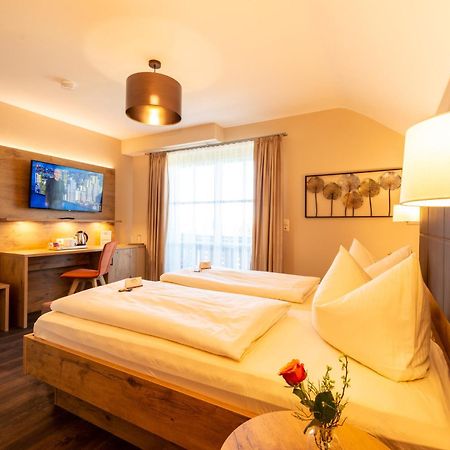 Boutique Hotel Angerer ムルナウ・アム・スタッフェルゼー エクステリア 写真