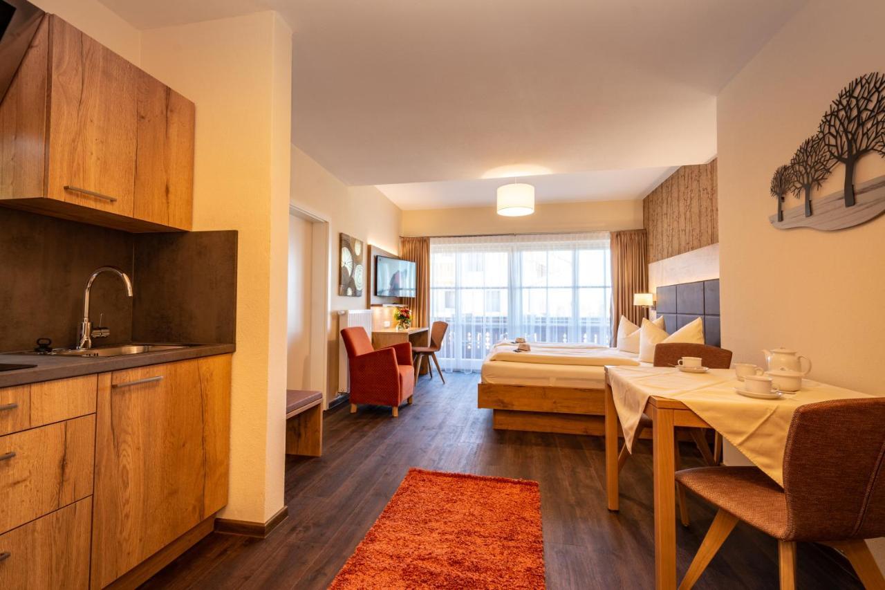 Boutique Hotel Angerer ムルナウ・アム・スタッフェルゼー エクステリア 写真