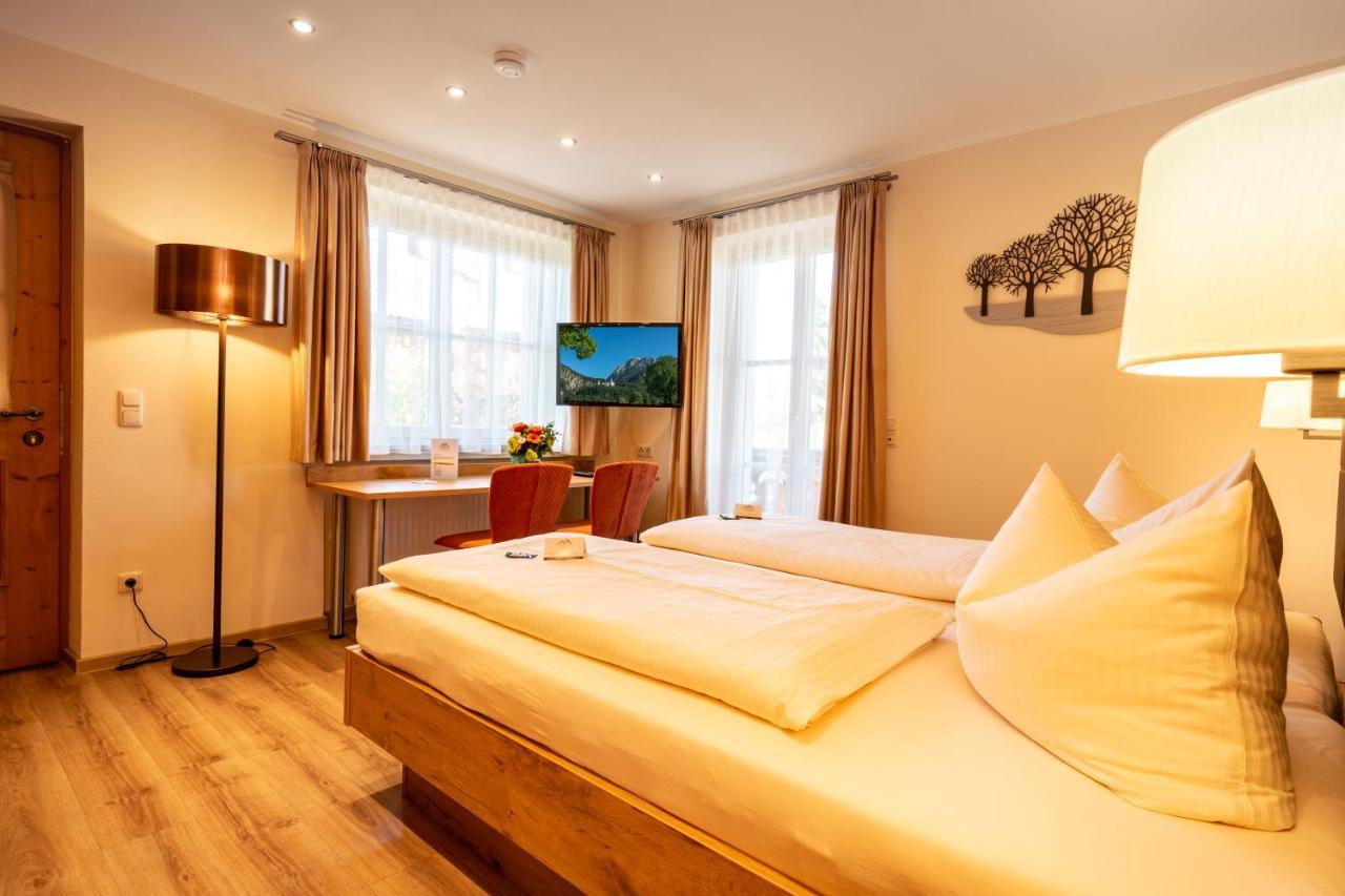 Boutique Hotel Angerer ムルナウ・アム・スタッフェルゼー エクステリア 写真