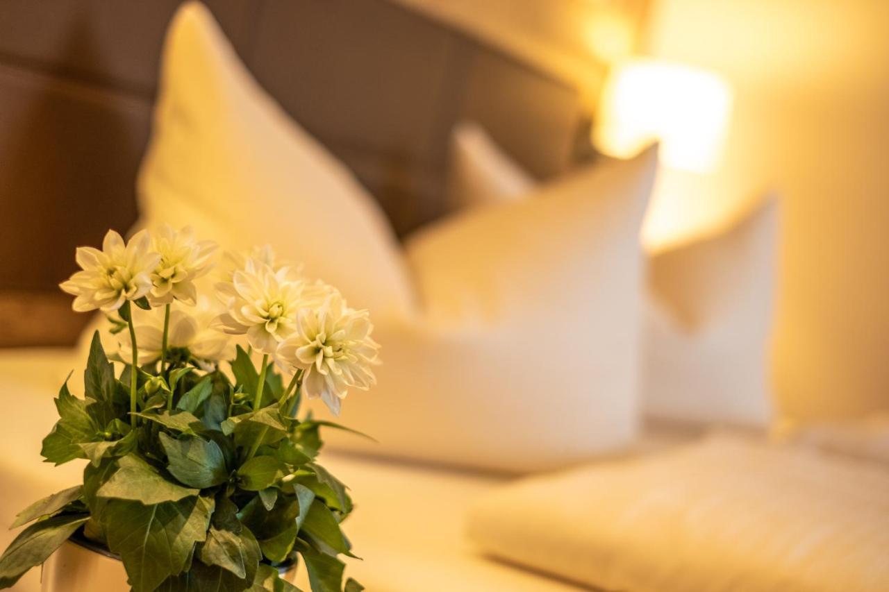 Boutique Hotel Angerer ムルナウ・アム・スタッフェルゼー エクステリア 写真