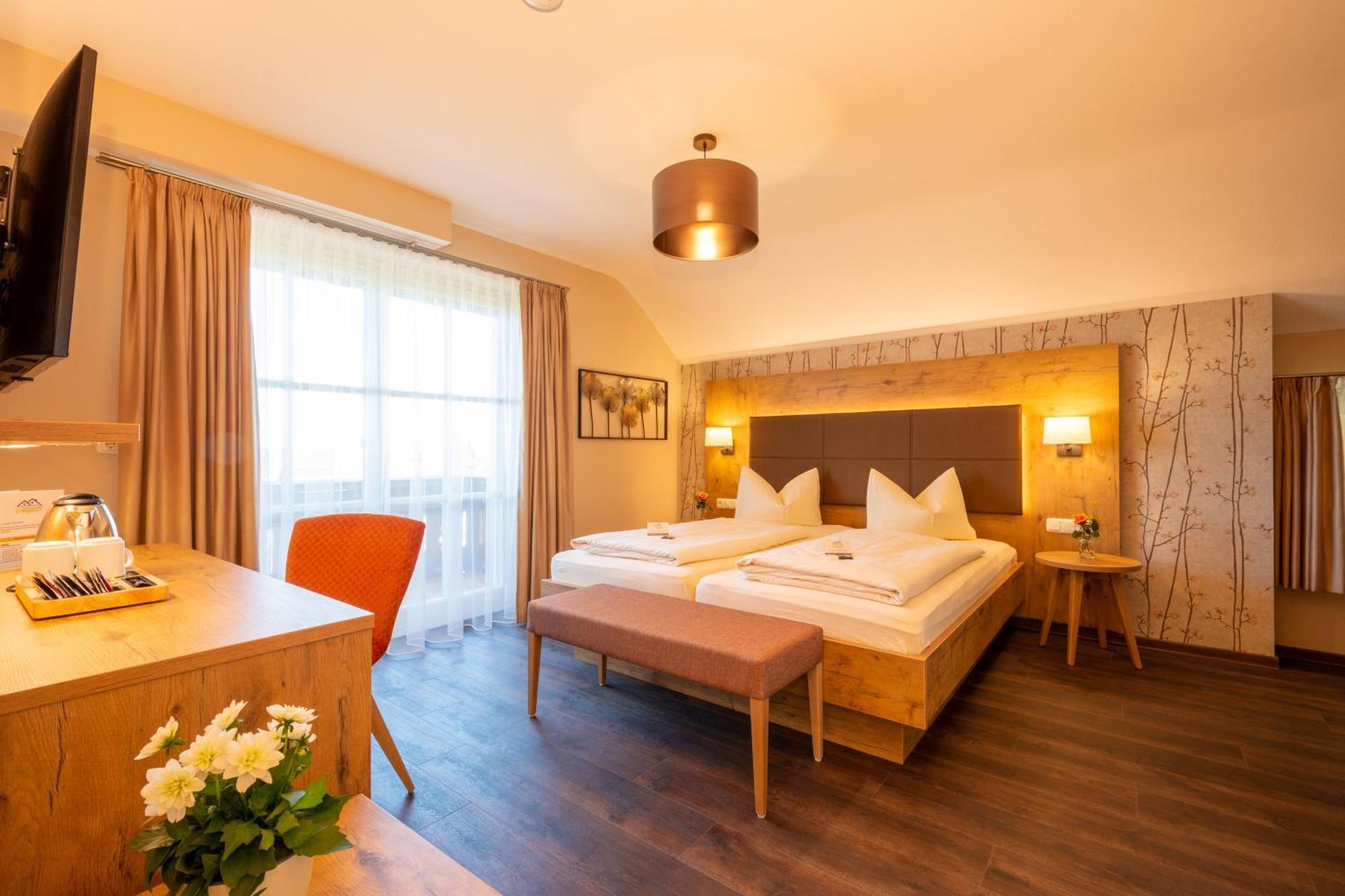 Boutique Hotel Angerer ムルナウ・アム・スタッフェルゼー エクステリア 写真